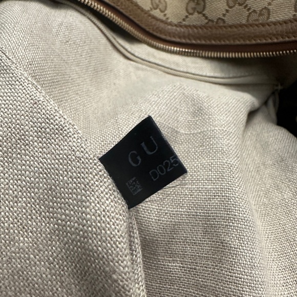 Gucci signature hobo bag leather bottom and handle. Original dust bag included. - Picture 8 of 13